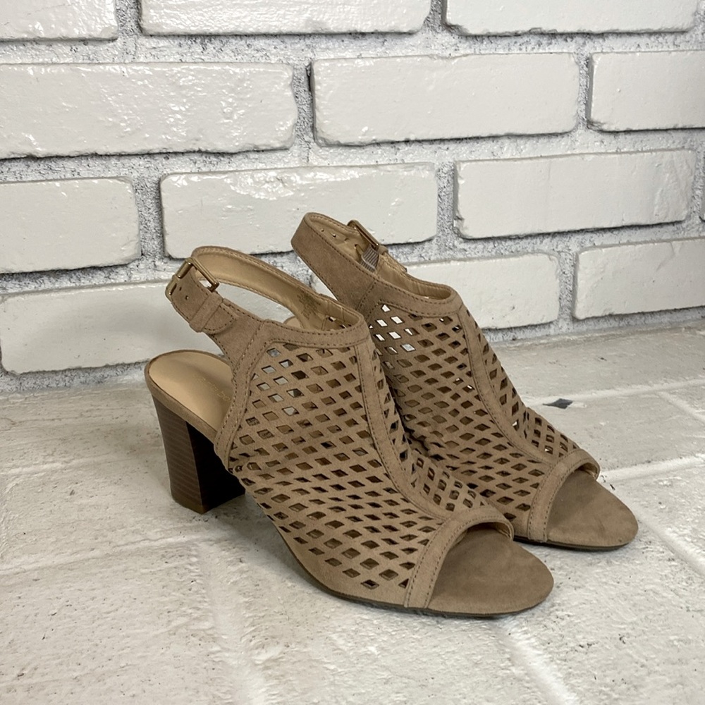 Liz Claiborne open toed thick heel shoe